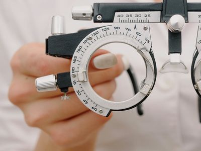 Special tool for eye focus training close up